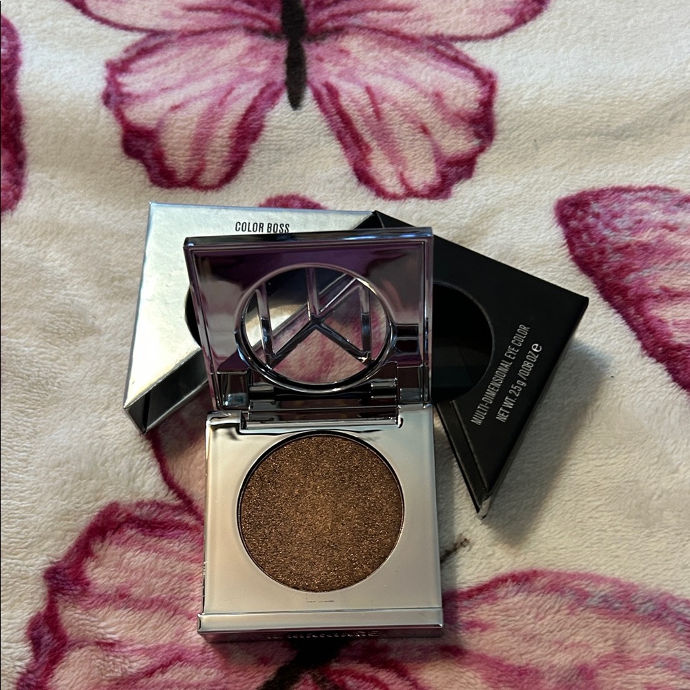 Color Boss Eyeshadow in Shimmering Brown